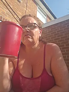 MissQueenBeex online show from June 25, 8:08 am