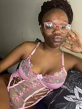 YummyMelanin117 online show from January 13, 11:31 pm