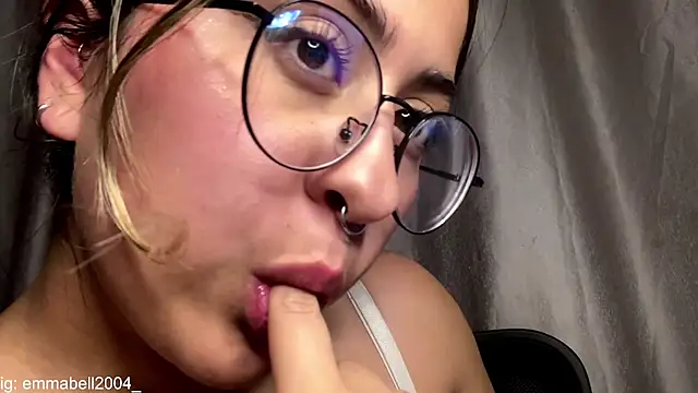 emma  bell  online show from April 18, 1:52 am