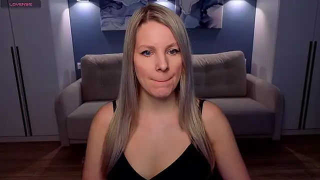 MelanieBennett online show from April 10, 6:30 am