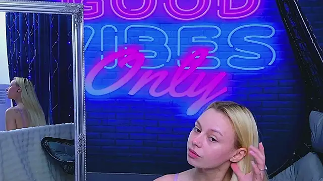 AlessiaCroft online show from April 14, 4:01 am