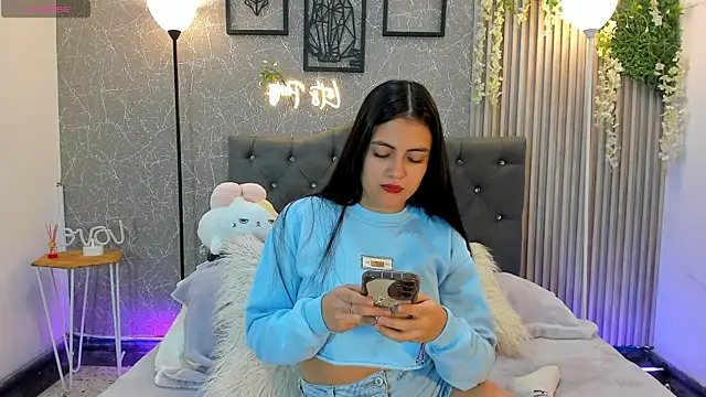 mialeia01 online show from January 7, 1:25 pm