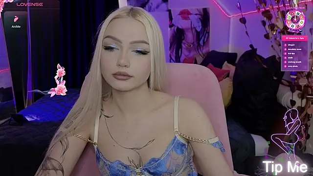 LinaLirian online show from April 1, 1:41 pm