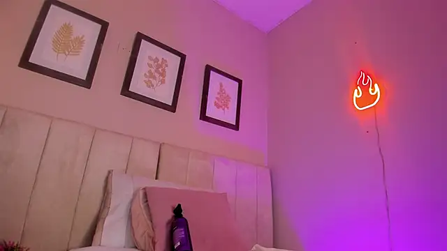  lucia 18 online show from October 9, 6:56 pm