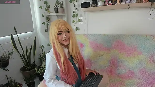 sarahminage  online show from April 24, 6:44 pm