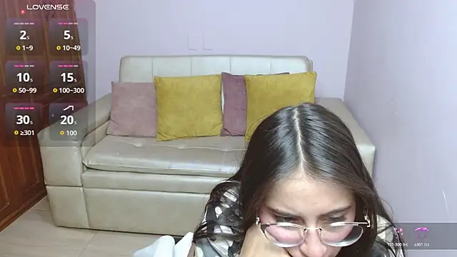 alesiamoore online show from February 19, 2:27 pm