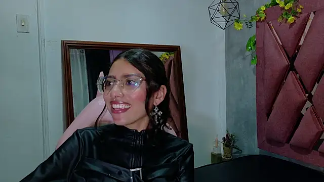 viollettaa  online show from December 18, 11:53 pm