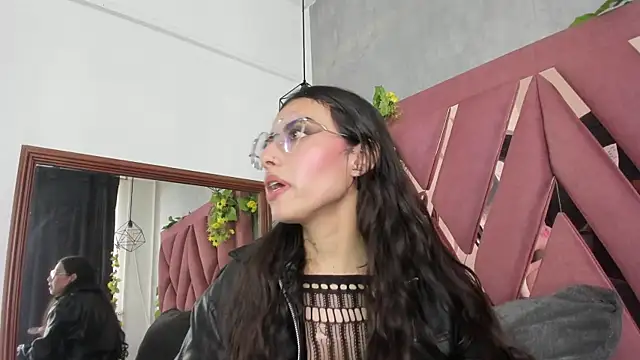 viollettaa  online show from April 10, 6:47 pm