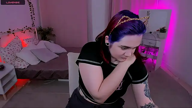 lunaalli online show from November 22, 3:37 pm