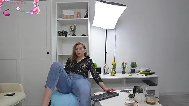 Anna glamlovely online show from October 19, 4:58 am