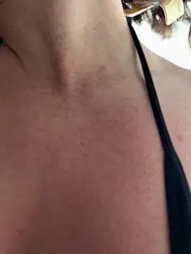 sweetsirenn online show from October 15, 1:03 pm