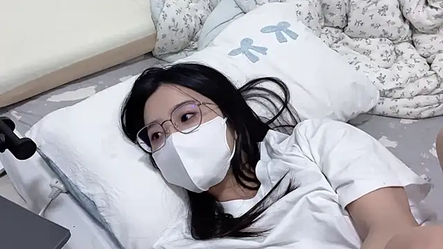 LHeart online show from October 31, 2:43 pm