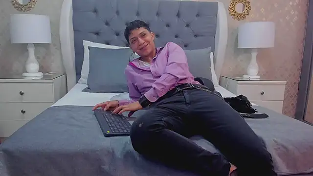 ZoeKrug online show from September 16, 12:02 pm