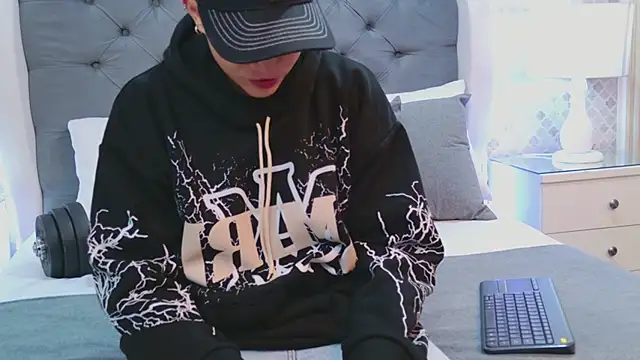 ZoeKrug online show from January 14, 11:48 am