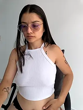 Coralinne   online show from April 3, 3:43 pm