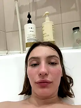 ZariaFlame online show from November 9, 9:00 pm