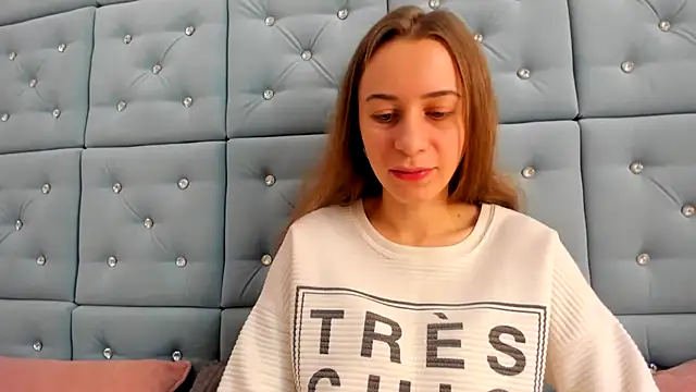 alisaakiss online show from October 1, 6:40 am