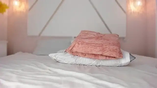 isabellashine online show from April 16, 9:39 pm