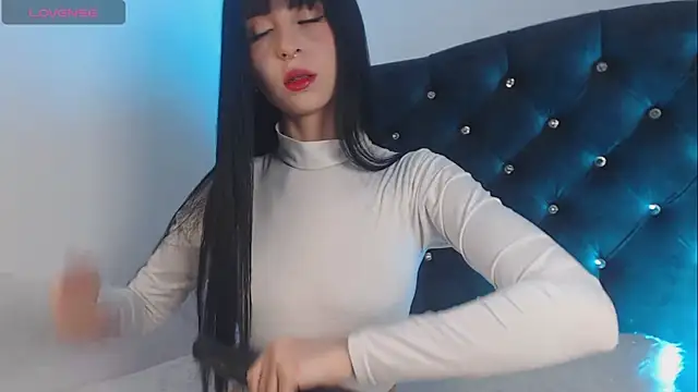 Lia  1 online show from October 9, 1:15 pm