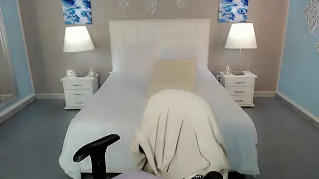 maddissonivanova online show from October 9, 8:13 pm