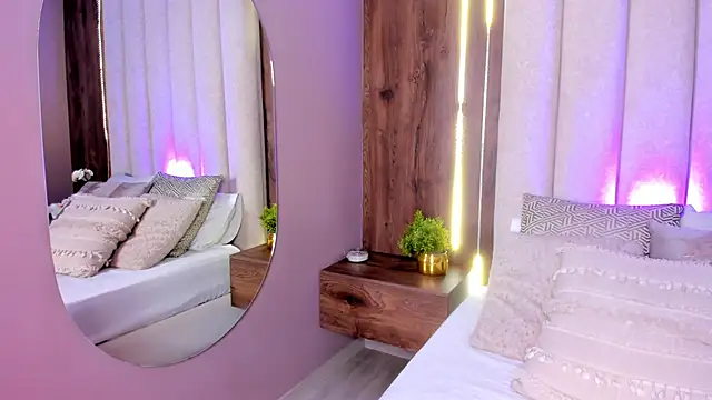 LucySalvatore  online show from September 30, 5:18 pm