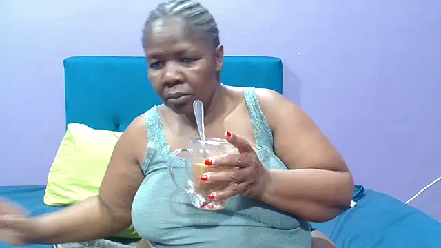 NaughtyChubbyZoe online show from October 5, 5:56 am