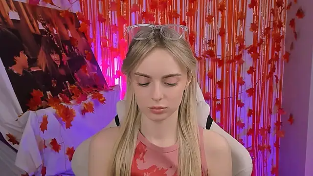 JuliaBrewwer online show from November 21, 11:34 am