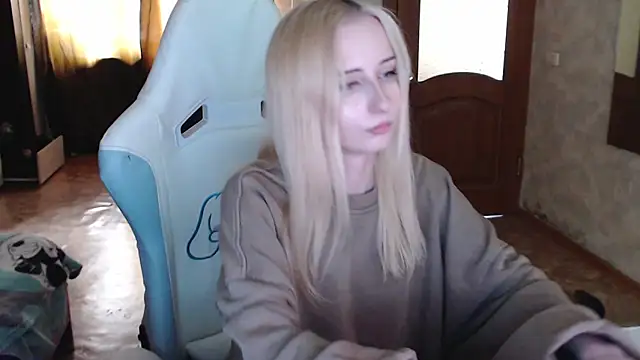 Cutti Crystal online show from April 21, 2:51 am