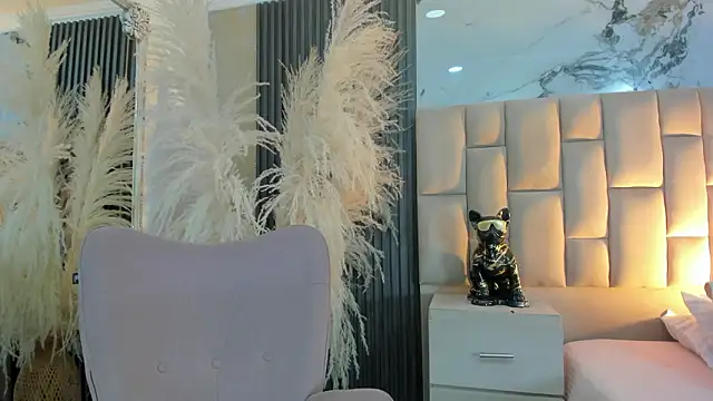 cloesummerr  online show from February 9, 1:02 pm