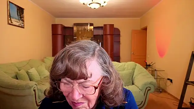 Betty Brick online show from December 21, 1:04 pm