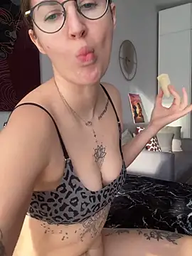 ElizabetBlack online show from February 11, 6:37 am