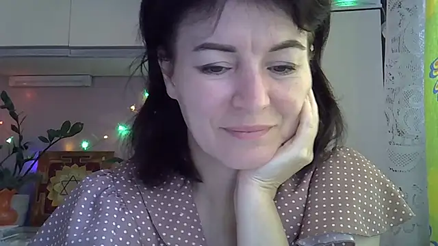 Krystal 82 online show from October 9, 5:11 am