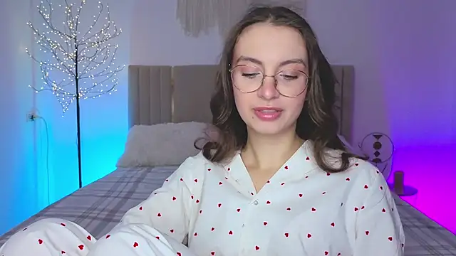 Real cutie1 online show from February 28, 2:05 pm