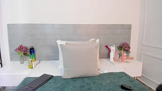 sunnyWhitee online show from October 18, 7:48 pm