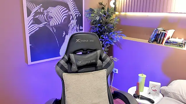 Skyyle  online show from March 29, 4:39 pm