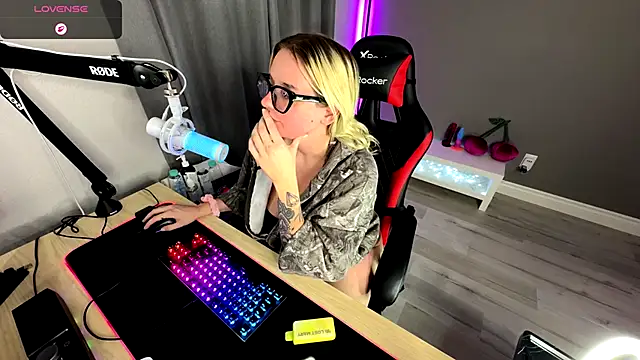 Charlies world online show from October 6, 7:07 pm