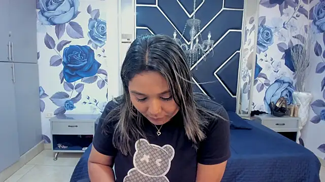 LatinaHoleQueen online show from October 25, 2:57 pm