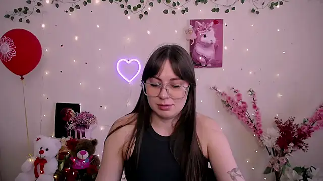 Amanda Bright  online show from April 1, 11:00 am