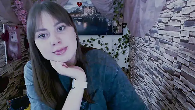 Amanda Bright  online show from September 20, 11:30 am