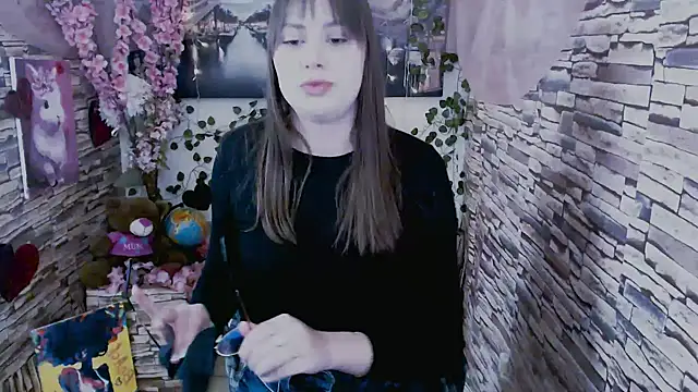 Amanda Bright  online show from September 30, 8:31 am