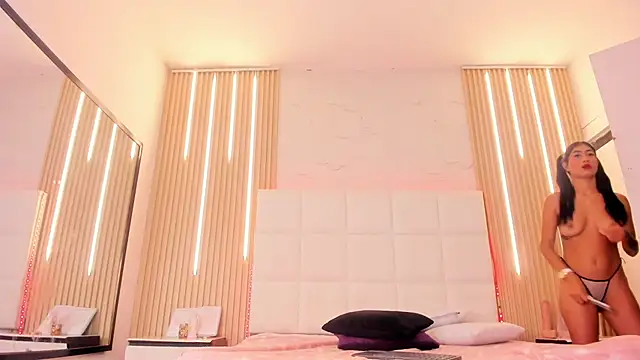 Elody rousse online show from February 28, 1:10 pm