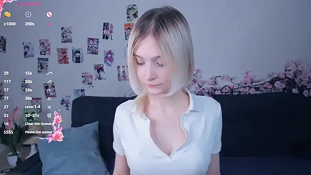 Megan--chan online show from April 22, 5:21 pm