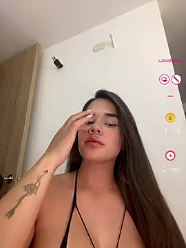 BellaLeclair online show from April 29, 10:59 pm