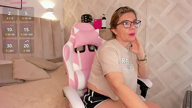 Clhoe Johnson online show from January 17, 1:51 pm