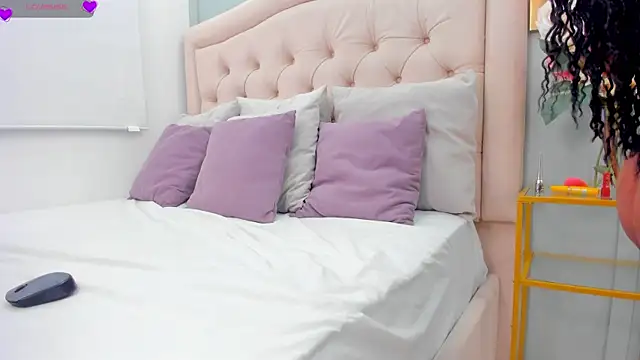 katia harrison  online show from October 1, 10:15 pm