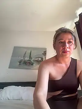 luna desiree online show from March 20, 7:30 pm