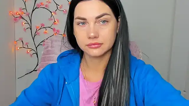 Lune Moon online show from March 9, 6:38 am