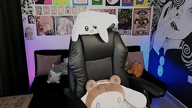 Yuhwan  online show from September 8, 11:15 pm