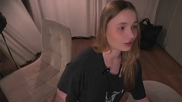 lisa schiele online show from April 13, 8:31 pm