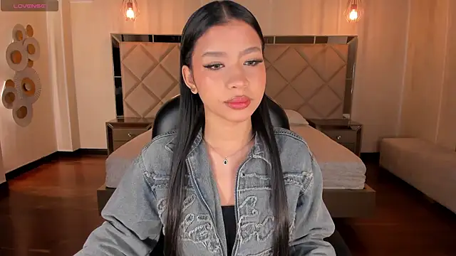 SophieHouston  online show from April 22, 3:25 am